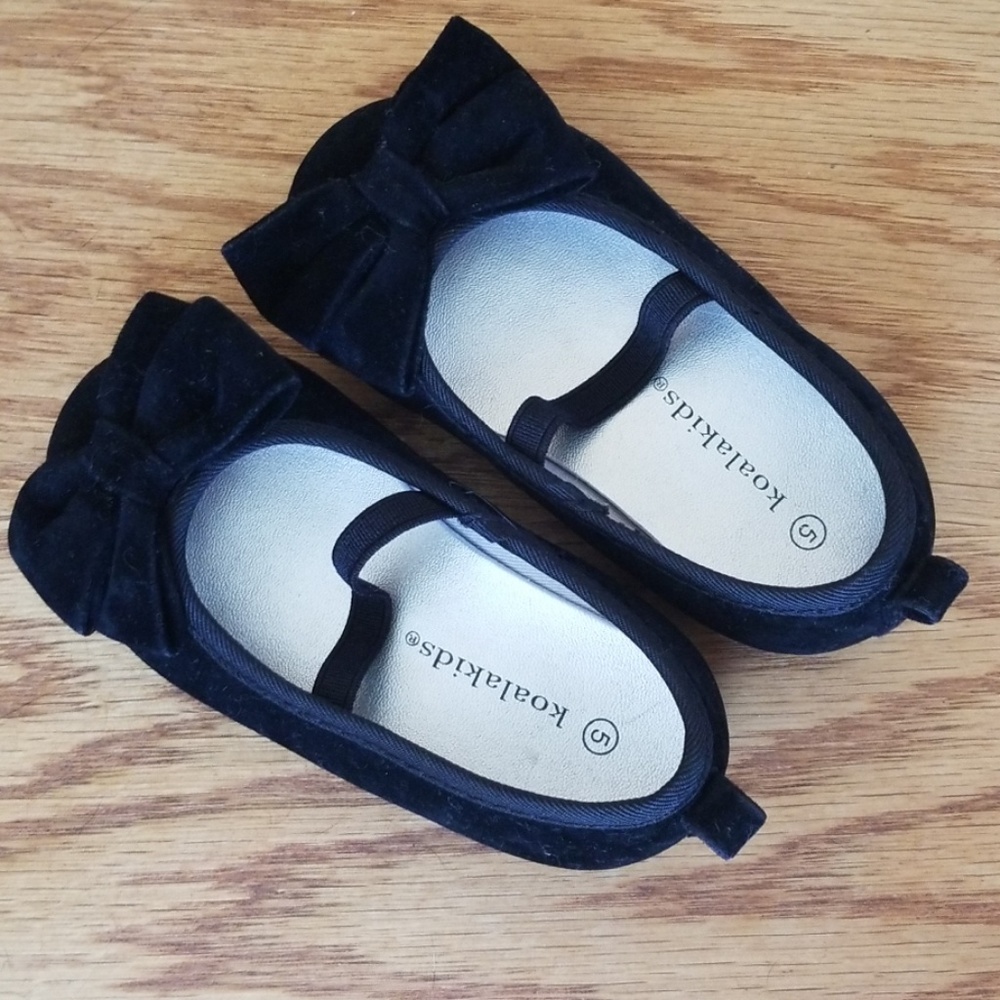 Koala Kids black dress shoes size 5 EUC
